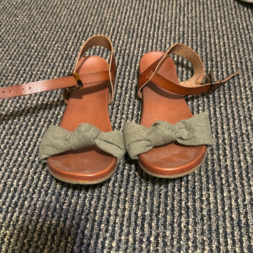 NWOT brown&green sandals 🩴